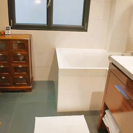 Appartamento Parisian Elegance In Ranelagh Parigi