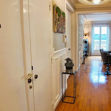 Appartamento Parisian Elegance In Ranelagh Parigi