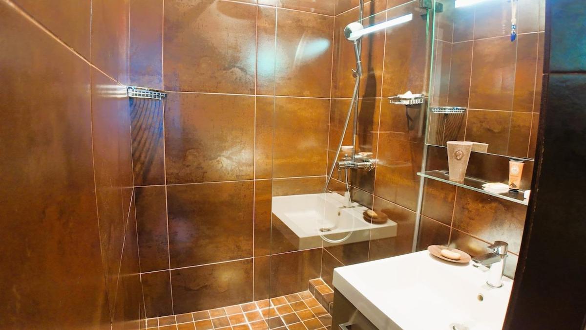 Appartamento Parisian Elegance In Ranelagh Parigi